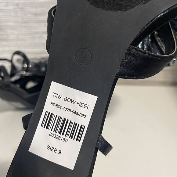 New york & Company | Tina Bow Heel Pump - Picture 4 of 6